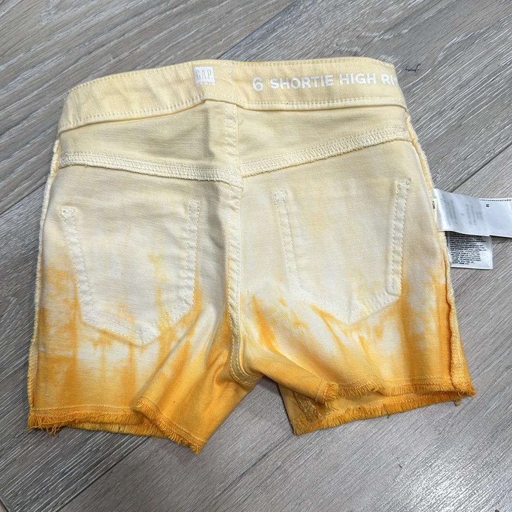 Gap High Rise Short - Picture 4 of 4